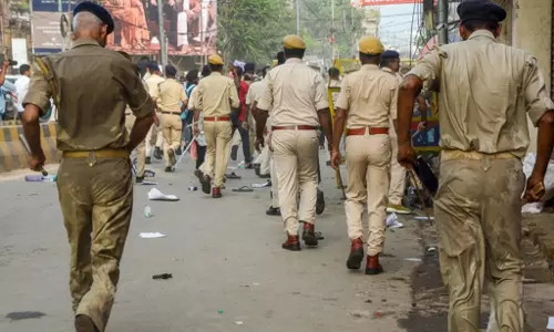 RAID: शराब की छापेमारी में 43.94 लाख रुपए बरामद RAID: शराब की छापेमारी में 43.94 लाख रुपए बरामद