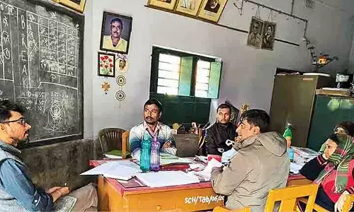 Professors ने स्कूल छोड़ने के कारणों का पता लगाने के लिए सर्वे किया Professors ने स्कूल छोड़ने के कारणों का पता लगाने के लिए सर्वे किया