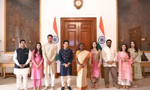 सचिन तेंदुलकर ने राष्ट्रपति द्रौपदी मुर्मू से की मुलाकात, बेटे अर्जुन की शादी में आने का दिया न्यौता