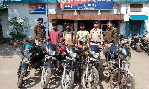 CG: पुलिस ने मोटरसाइकिल चोरी करने वाले गिरोह को किया गिरफ्तार