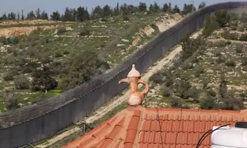 Israel ने इधना गांव में बिजली नेटवर्क हटाने का नोटिस जारी किया
