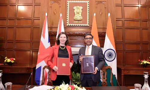 भारत-UK ने सामाजिक सुरक्षा समझौते पर हस्ताक्षर किए भारत-UK ने सामाजिक सुरक्षा समझौते पर हस्ताक्षर किए