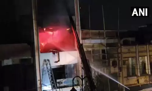 देखे Video: इलाके में कपडे की दुकान पर भीषण आग