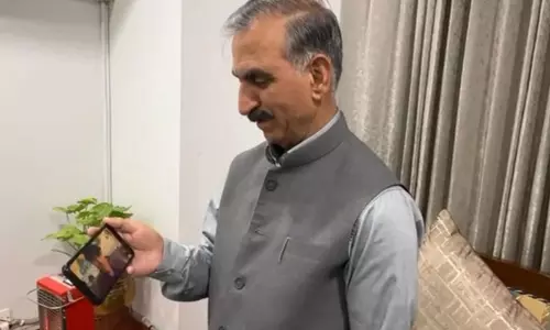 हिमाचल प्रदेश के CM सुखु ने सुख-आश्रय योजना के तहत शैक्षिक दौरे पर आए CCI के बच्चों से बातचीत की