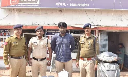 पुलिस की बड़ी कार्रवाई: 2.200 किलो गांजा के साथ युवक गिरफ्तार पुलिस की बड़ी कार्रवाई: 2.200 किलो गांजा के साथ युवक गिरफ्तार
