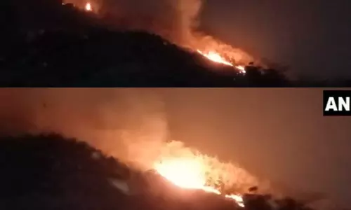 FIRE: बायपास के पास पहाड़ी इलाके में भीषण आग, इलाके में दहशत FIRE: बायपास के पास पहाड़ी इलाके में भीषण आग, इलाके में दहशत