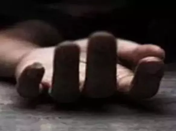 प्रेमी से जुदाई बर्दाश्त नहीं कर पाई किशोरी, चुन्नी से मौत को गले लगा ली प्रेमी से जुदाई बर्दाश्त नहीं कर पाई किशोरी, चुन्नी से मौत को गले लगा ली