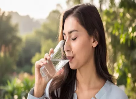 बाहर का खाना खाने के बाद क्यों लगती है ज्यादा प्यास? ये है बड़ा कारण बाहर का खाना खाने के बाद क्यों लगती है ज्यादा प्यास? ये है बड़ा कारण