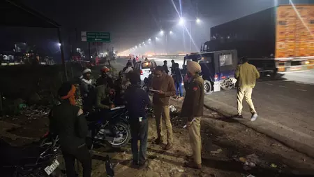कानून-व्यवस्था सुदृढ़ करने को पुलिस का सख्त अभियान, सार्वजनिक स्थानों पर शराब पीने वालों पर कार्रवाई कानून-व्यवस्था सुदृढ़ करने को पुलिस का सख्त अभियान, सार्वजनिक स्थानों पर शराब पीने वालों पर कार्रवाई