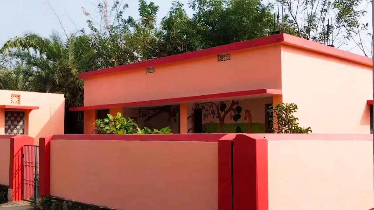 ओडिशा में SC महिला को हेल्पर बनाए जाने पर गांववालों ने आंगनवाड़ी का बॉयकॉट किया ओडिशा में SC महिला को हेल्पर बनाए जाने पर गांववालों ने आंगनवाड़ी का बॉयकॉट किया