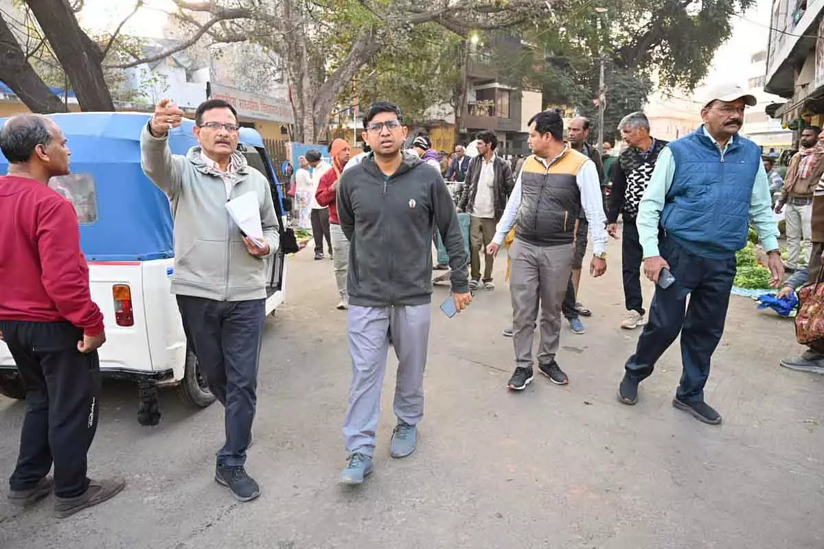 Indore : लोहारपट्टी में खराब सफाई व्यवस्था पर मुख्य स्वच्छता निरीक्षक को नोटिस जारी Indore : लोहारपट्टी में खराब सफाई व्यवस्था पर मुख्य स्वच्छता निरीक्षक को नोटिस जारी