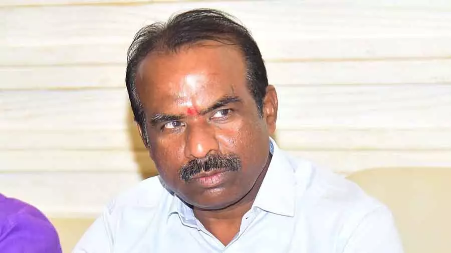 रविकुमार ने CM से कहा, कैबिनेट और MoS रैंक पाने वालों की लिस्ट जारी करे रविकुमार ने CM से कहा, कैबिनेट और MoS रैंक पाने वालों की लिस्ट जारी करे