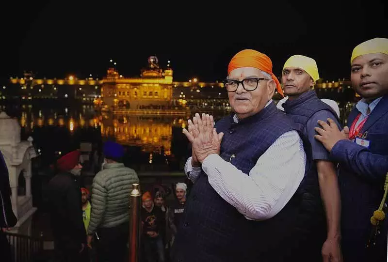 Punjab Governor ने अमृतसर में दरबार साहिब और जैन मंदिर के दर्शन के साथ नशा विरोधी जागरूकता मार्च शुरू Punjab Governor ने अमृतसर में दरबार साहिब और जैन मंदिर के दर्शन के साथ नशा विरोधी जागरूकता मार्च शुरू