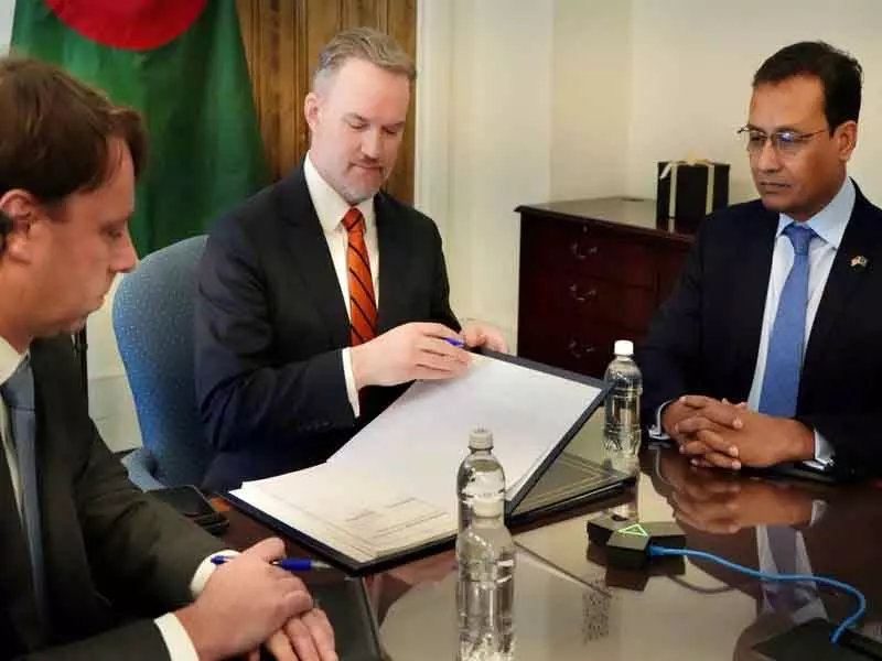 अमेरिका और Bangladesh ने आपसी व्यापार पर समझौते पर हस्ताक्षर किए अमेरिका और Bangladesh ने आपसी व्यापार पर समझौते पर हस्ताक्षर किए