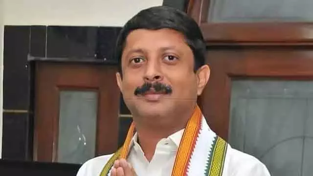 Vidhana Soudha : मंत्री बिरथी सुरेश के ऑफिस से लाखों कैश और सोने के गहने चोरी Vidhana Soudha : मंत्री बिरथी सुरेश के ऑफिस से लाखों कैश और सोने के गहने चोरी