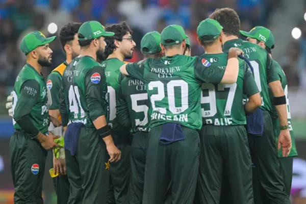 T20 WC: कोलंबो में भारत के खिलाफ खेलने पर सहमति, राष्ट्रपति ने जताया आभार T20 WC: कोलंबो में भारत के खिलाफ खेलने पर सहमति, राष्ट्रपति ने जताया आभार