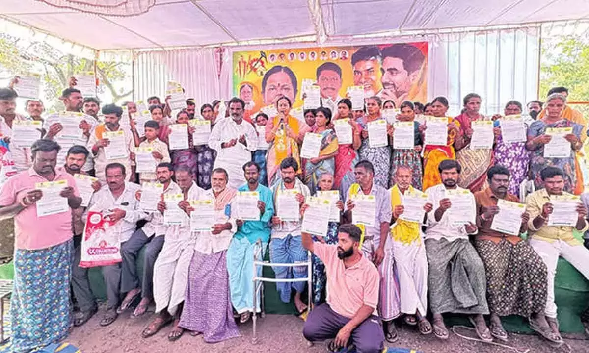 Andhra: 87 लाभार्थियों को CMRF चेक बांटे गए Andhra: 87 लाभार्थियों को CMRF चेक बांटे गए
