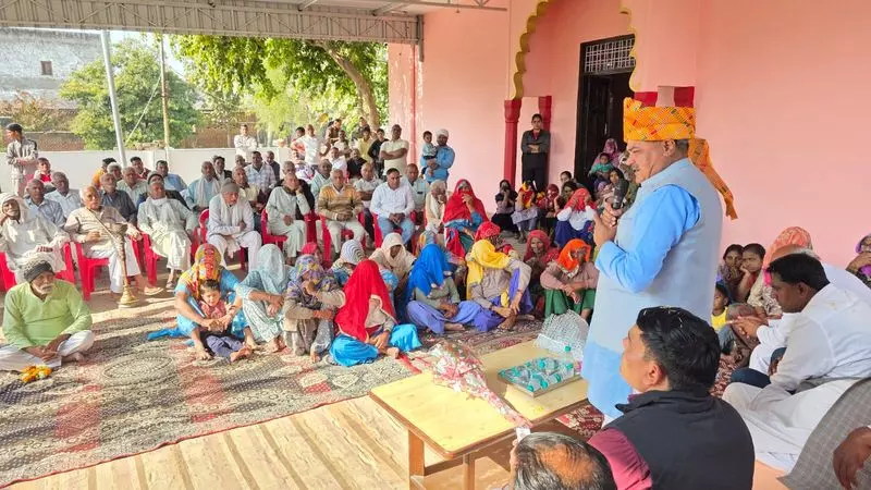 Rewari के नेता ने कांग्रेस छोड़ी, निकाय चुनाव से पहले बीजेपी में शामिल हुए Rewari के नेता ने कांग्रेस छोड़ी, निकाय चुनाव से पहले बीजेपी में शामिल हुए