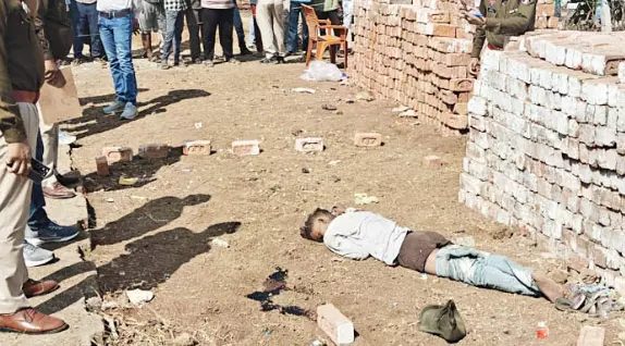 भाटापारा शहर में शव मिलने से फैली सनसनी भाटापारा शहर में शव मिलने से फैली सनसनी
