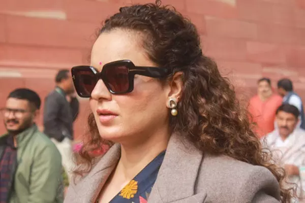 Kangana: विपक्ष ने सारी हदें पार कर दीं, संसद में जो हो रहा उससे पूरा देश शर्मिंदा Kangana: विपक्ष ने सारी हदें पार कर दीं, संसद में जो हो रहा उससे पूरा देश शर्मिंदा
