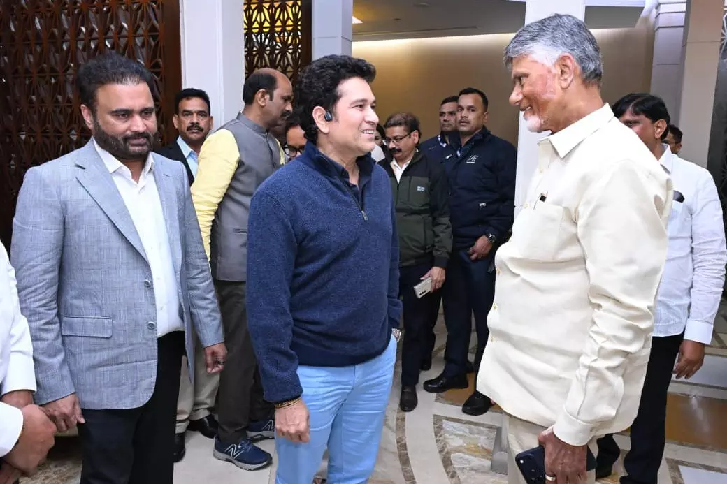 Sachin Tendulkar ने आंध्र प्रदेश के मुख्यमंत्री चंद्रबाबू नायडू से मुलाकात की Sachin Tendulkar ने आंध्र प्रदेश के मुख्यमंत्री चंद्रबाबू नायडू से मुलाकात की