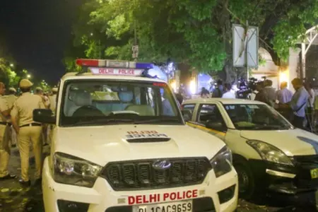 क्राइम ब्रांच की बड़ी कामयाबी, दो लापता लड़कियों को सुरक्षित परिवार को सौंपा क्राइम ब्रांच की बड़ी कामयाबी, दो लापता लड़कियों को सुरक्षित परिवार को सौंपा