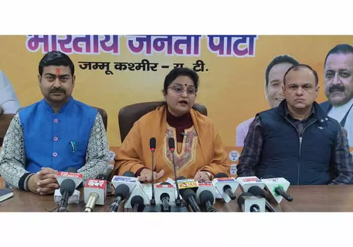 प्रिया ने PCI गाइडलाइंस के तहत फार्मासिस्ट कोर्स के सिलेबस में तुरंत बदलाव की मांग की प्रिया ने PCI गाइडलाइंस के तहत फार्मासिस्ट कोर्स के सिलेबस में तुरंत बदलाव की मांग की