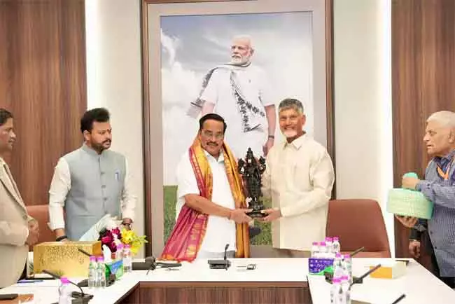 Andhra : सीएम चंद्रबाबू ने केंद्रीय जल शक्ति मंत्री से मुलाकात की Andhra : सीएम चंद्रबाबू ने केंद्रीय जल शक्ति मंत्री से मुलाकात की