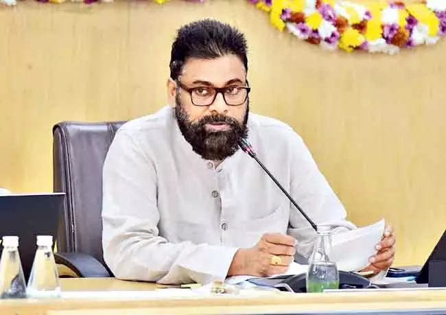 Pawan Kalyan : हम चार दीवारों के भीतर रहने वाले लोग नहीं है Pawan Kalyan : हम चार दीवारों के भीतर रहने वाले लोग नहीं है