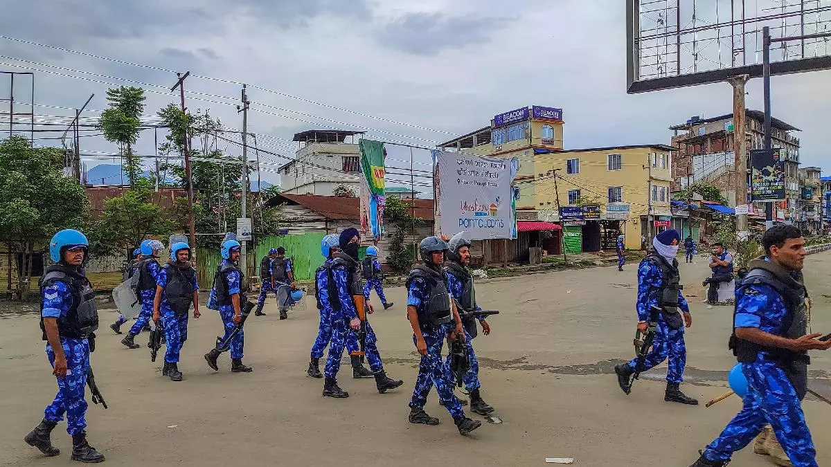 Manipur: हिंसा की नई लहर, प्रशासन ने इंटरनेट किया बंद Manipur: हिंसा की नई लहर, प्रशासन ने इंटरनेट किया बंद