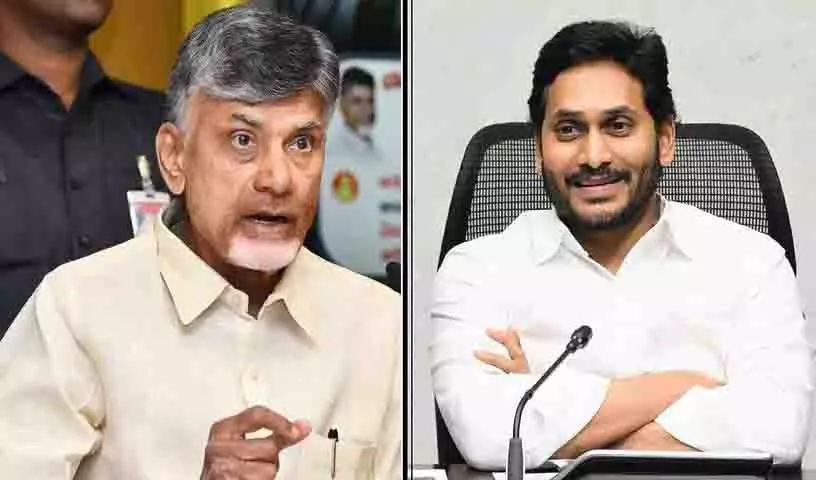 YS Jagan ने चंद्रबाबू के शासन का मज़ाक उड़ाया, इसे काम से ज़्यादा पब्लिसिटी बताया YS Jagan ने चंद्रबाबू के शासन का मज़ाक उड़ाया, इसे काम से ज़्यादा पब्लिसिटी बताया