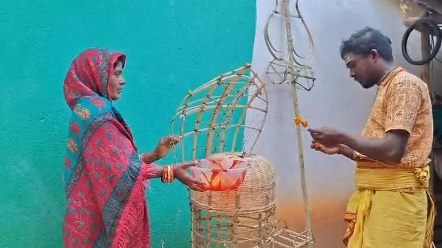 Odisha में महाशिवरात्रि के लिए बोलागढ़ कारीगर शिल्प पर्यावरण-अनुकूल बांस शिव लिंग Odisha में महाशिवरात्रि के लिए बोलागढ़ कारीगर शिल्प पर्यावरण-अनुकूल बांस शिव लिंग