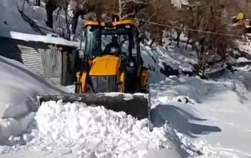 Lahaul-Spiti district में 45 सड़कें बहाल, 89 अभी भी कटी हुई Lahaul-Spiti district में 45 सड़कें बहाल, 89 अभी भी कटी हुई