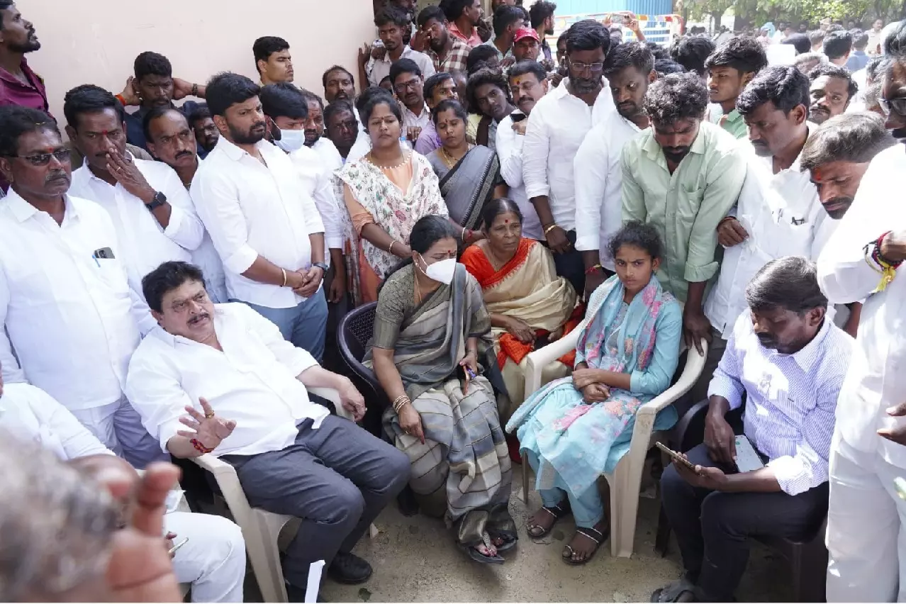 Telangana BJP ने उम्मीदवार की आत्महत्या पर कांग्रेस को दोषी ठहराया Telangana BJP ने उम्मीदवार की आत्महत्या पर कांग्रेस को दोषी ठहराया