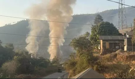 Manipur: हिंसा से 30 से अधिक घरों को नुकसान, प्रशासन ने इंटरनेट बंद किया Manipur: हिंसा से 30 से अधिक घरों को नुकसान, प्रशासन ने इंटरनेट बंद किया