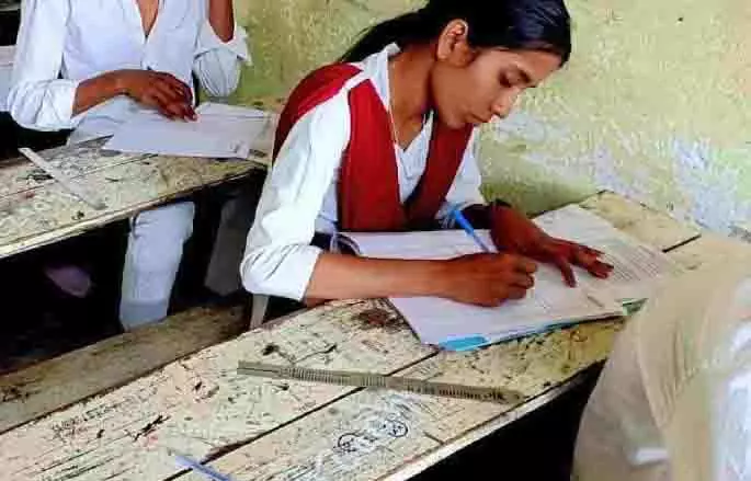 Bhandara tragedy: पिता मृत मिले, बेटी ने दी 12वीं की परीक्षा Bhandara tragedy: पिता मृत मिले, बेटी ने दी 12वीं की परीक्षा