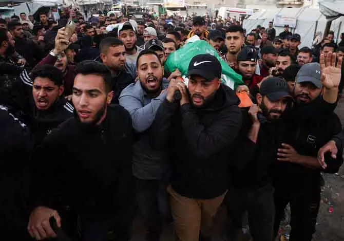 Gaza में इजरायली एयरस्ट्राइक और गोलीबारी में 5 फिलिस्तीनी घायल Gaza में इजरायली एयरस्ट्राइक और गोलीबारी में 5 फिलिस्तीनी घायल