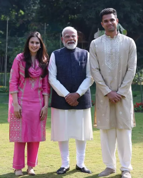 अर्जुन और सानिया की शादी में PM मोदी का आशीर्वाद, सचिन तेंदुलकर ने जताया आभार अर्जुन और सानिया की शादी में PM मोदी का आशीर्वाद, सचिन तेंदुलकर ने जताया आभार