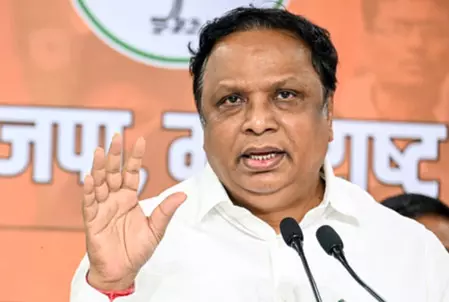 महाराष्ट्र के मंत्री शिवाजी के 12 किलों के लिए UNESCO वर्ल्ड हेरिटेज सर्टिफिकेट लेने फ्रांस जाएंगे महाराष्ट्र के मंत्री शिवाजी के 12 किलों के लिए UNESCO वर्ल्ड हेरिटेज सर्टिफिकेट लेने फ्रांस जाएंगे