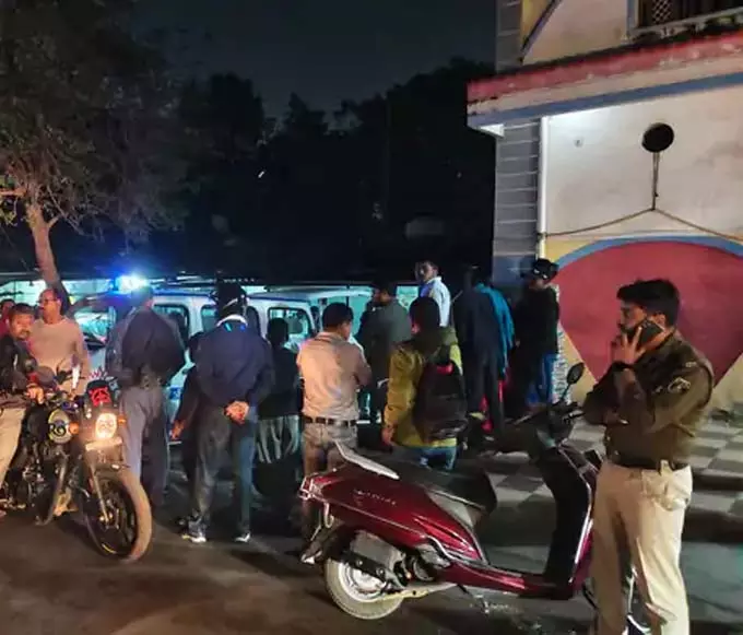 ट्यूशन टीचर की बाथरूम में संदिग्ध मौत, आग लगाने की आशंका ट्यूशन टीचर की बाथरूम में संदिग्ध मौत, आग लगाने की आशंका