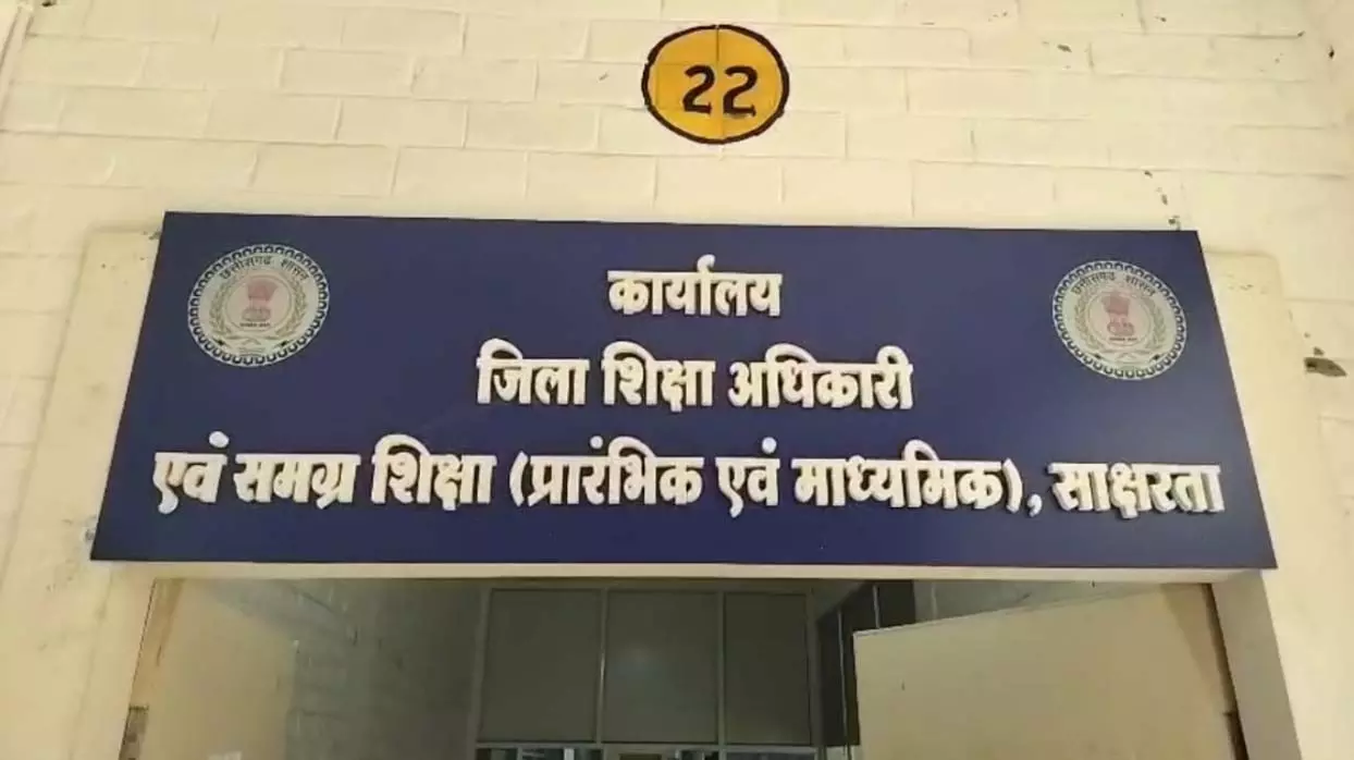 छात्रा से छेड़छाड़ का मामला, शिक्षा विभाग की निष्क्रियता पर उठे गंभीर सवाल छात्रा से छेड़छाड़ का मामला, शिक्षा विभाग की निष्क्रियता पर उठे गंभीर सवाल