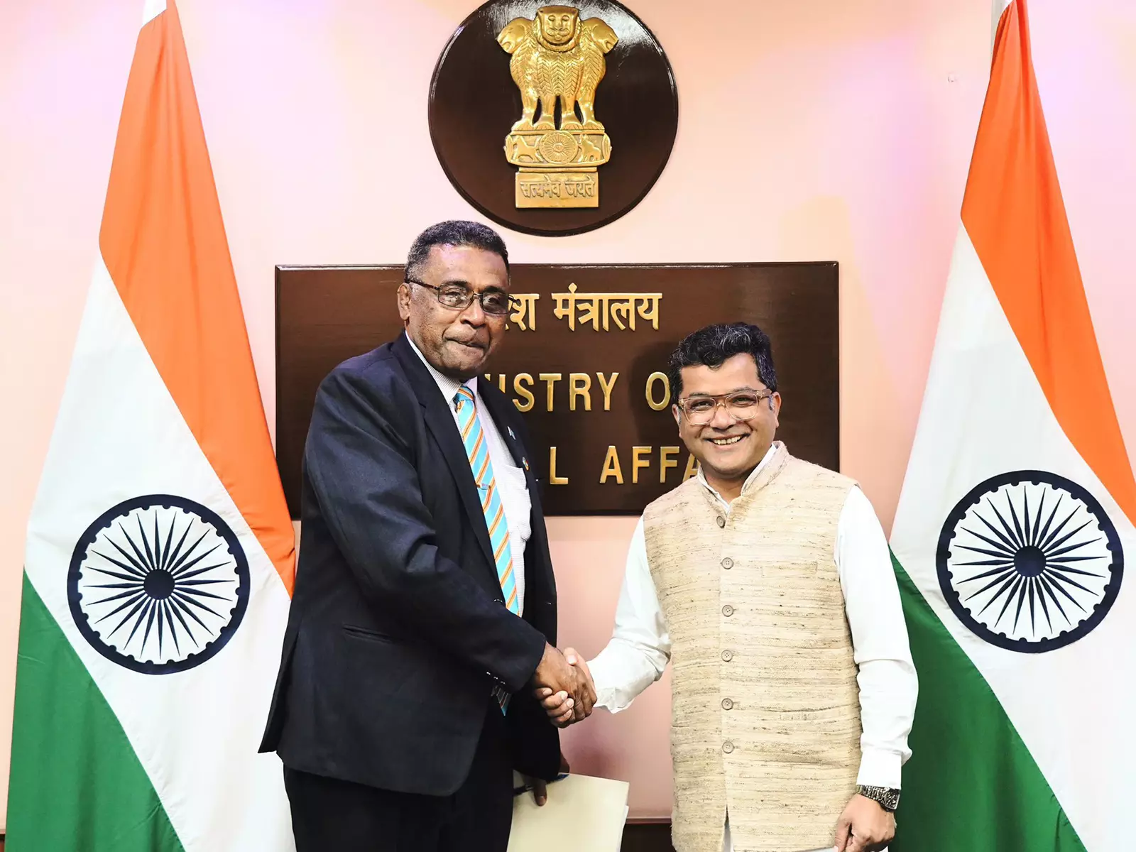 राज्य मंत्री मार्गेरिटा ने Fijian के मंत्री एसरोम इमैनुएल से मुलाकात की, विकासात्मक साझेदारी पर चर्चा की राज्य मंत्री मार्गेरिटा ने Fijian के मंत्री एसरोम इमैनुएल से मुलाकात की, विकासात्मक साझेदारी पर चर्चा की