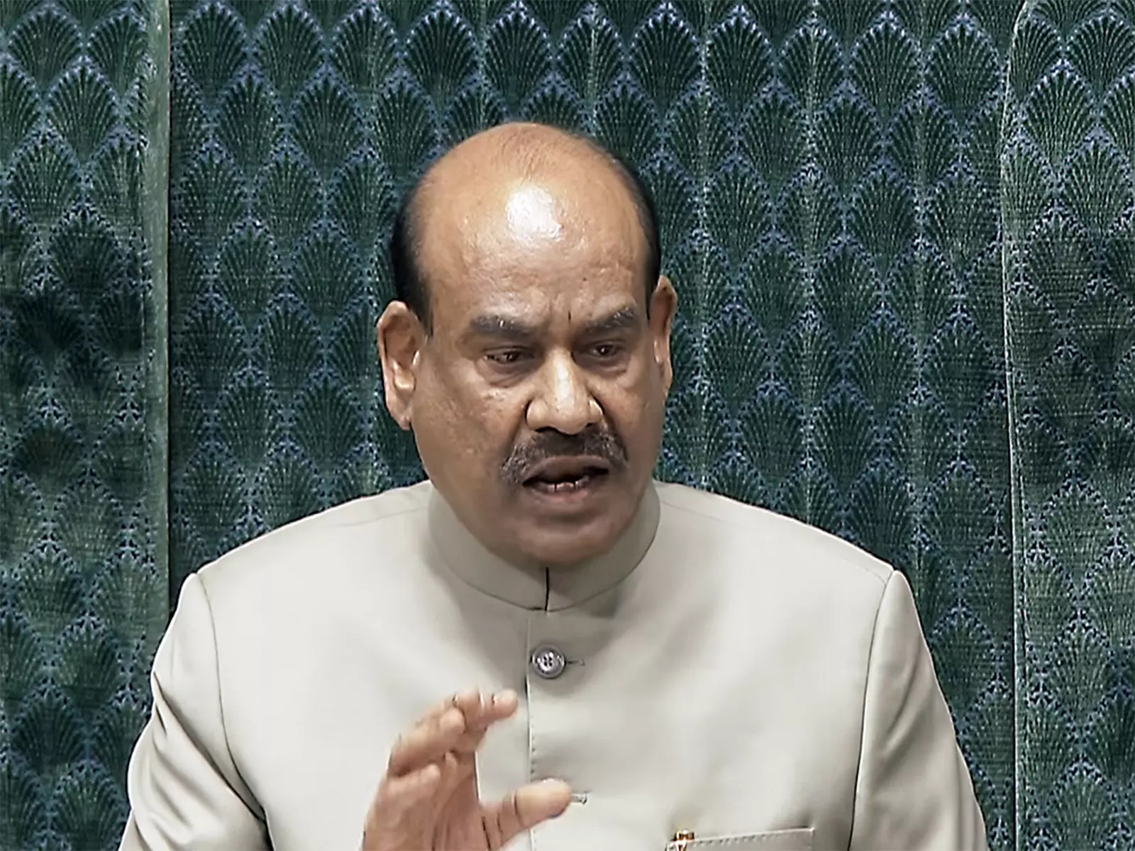 Om Birla अविश्वास प्रस्ताव तक सदन में नहीं होंगे Om Birla अविश्वास प्रस्ताव तक सदन में नहीं होंगे