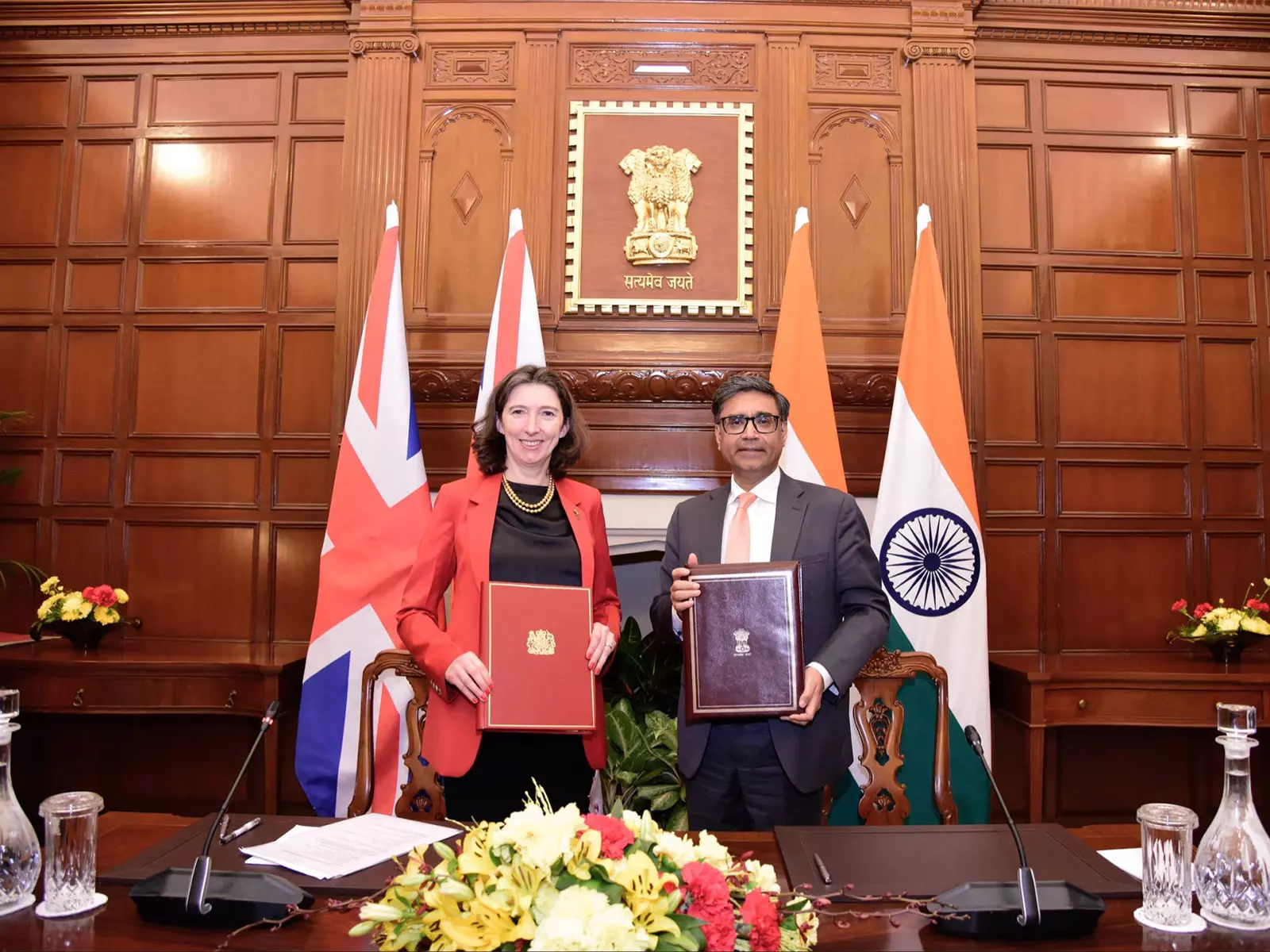 भारत-UK ने सामाजिक सुरक्षा समझौते पर हस्ताक्षर किए भारत-UK ने सामाजिक सुरक्षा समझौते पर हस्ताक्षर किए