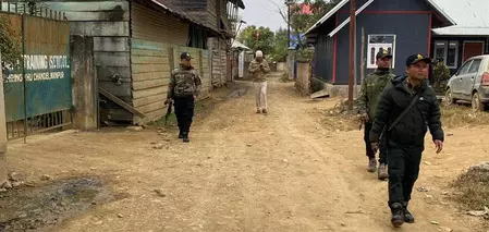नागा-कुकी हिंसा के बीच मणिपुर ने दो और जिलों में इंटरनेट सेवाएं बंद नागा-कुकी हिंसा के बीच मणिपुर ने दो और जिलों में इंटरनेट सेवाएं बंद
