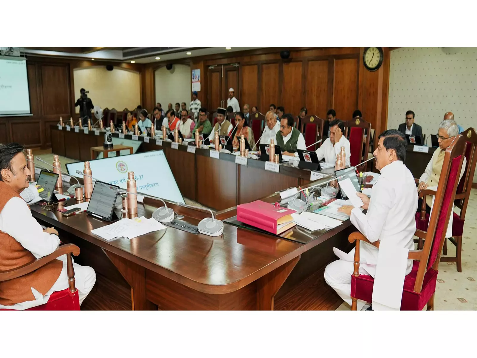 Madhya Pradesh ने जनजातीय और महिला-बाल योजनाओं के लिए बजट मंजूर किया Madhya Pradesh ने जनजातीय और महिला-बाल योजनाओं के लिए बजट मंजूर किया