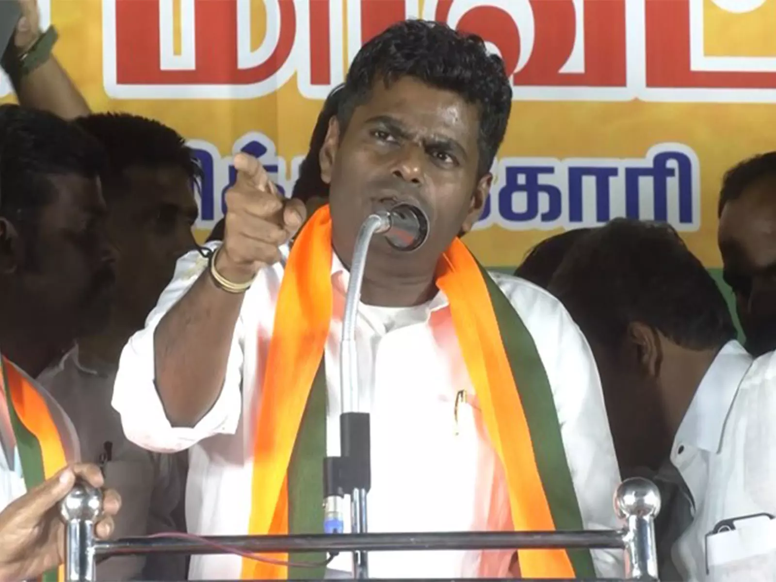 अन्नामलाई ने तमिलनाडु लोक सेवा आयोग की परीक्षाओं को स्थगित करने पर DMK की कड़ी आलोचना की अन्नामलाई ने तमिलनाडु लोक सेवा आयोग की परीक्षाओं को स्थगित करने पर DMK की कड़ी आलोचना की