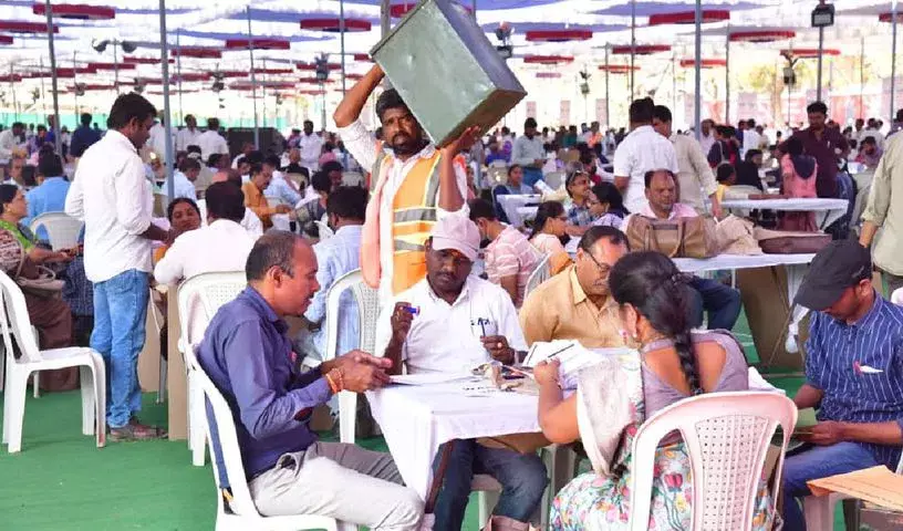 Telangana: करीमनगर में कड़ी सुरक्षा के बीच नगर निगम चुनाव की तैयारी