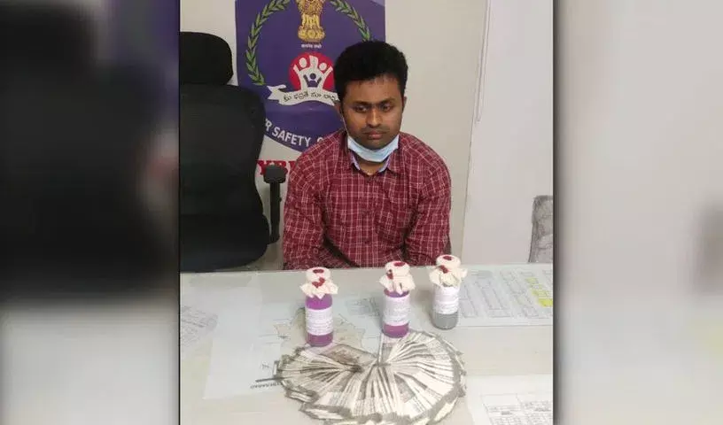 Telangana: माधापुर के सब-इंस्पेक्टर को एसीबी ने रिश्वत लेते पकड़ा Telangana: माधापुर के सब-इंस्पेक्टर को एसीबी ने रिश्वत लेते पकड़ा