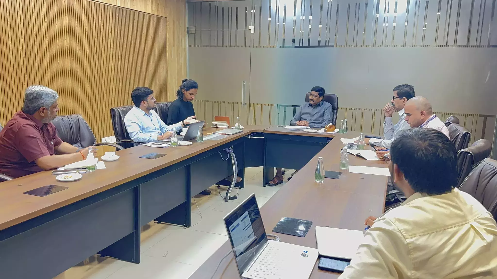 मंत्री ने सभी AP जिला मुख्यालयों में ड्रोन ट्रेनिंग सेंटर बनाने का सुझाव दिया मंत्री ने सभी AP जिला मुख्यालयों में ड्रोन ट्रेनिंग सेंटर बनाने का सुझाव दिया
